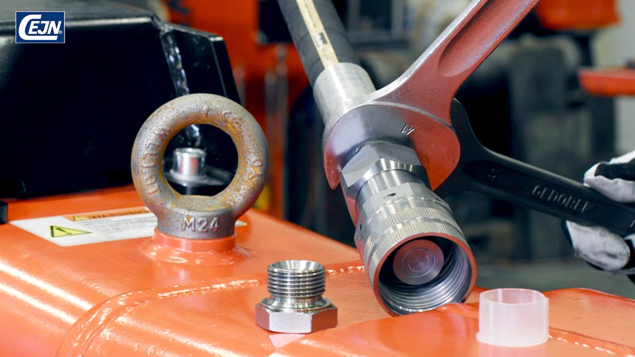 如何在液压附属装置上安装 CEJN TLX