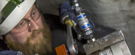 新的安全特性提高了高压连接器的安全性和效率